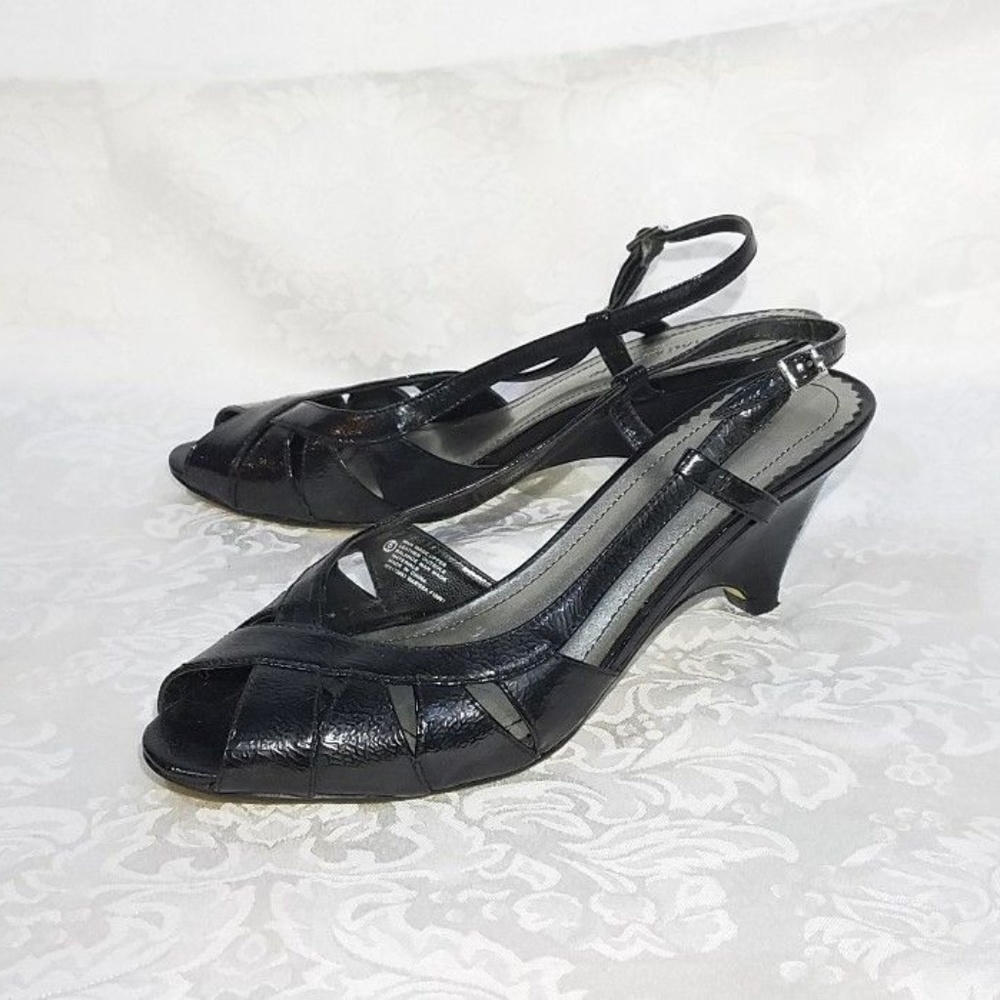 Isaac Mizrahi Womens Black Slip On Open Toe Sandal